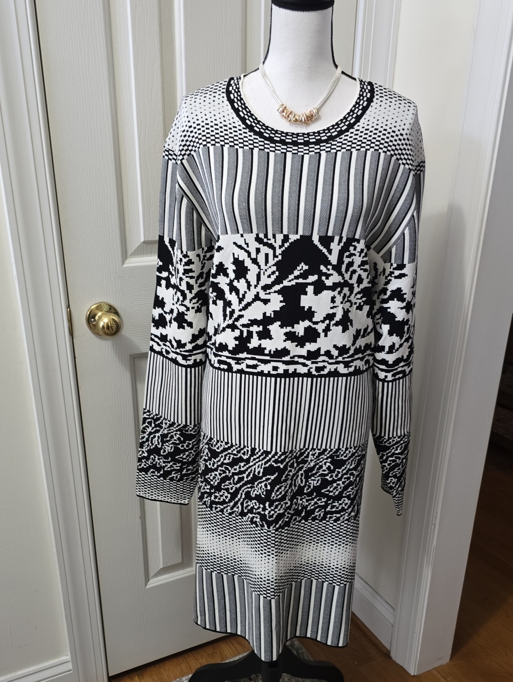 Ashley Graham Brand Women's Plus Size Black and White Knit Sweater Dress Size 5X